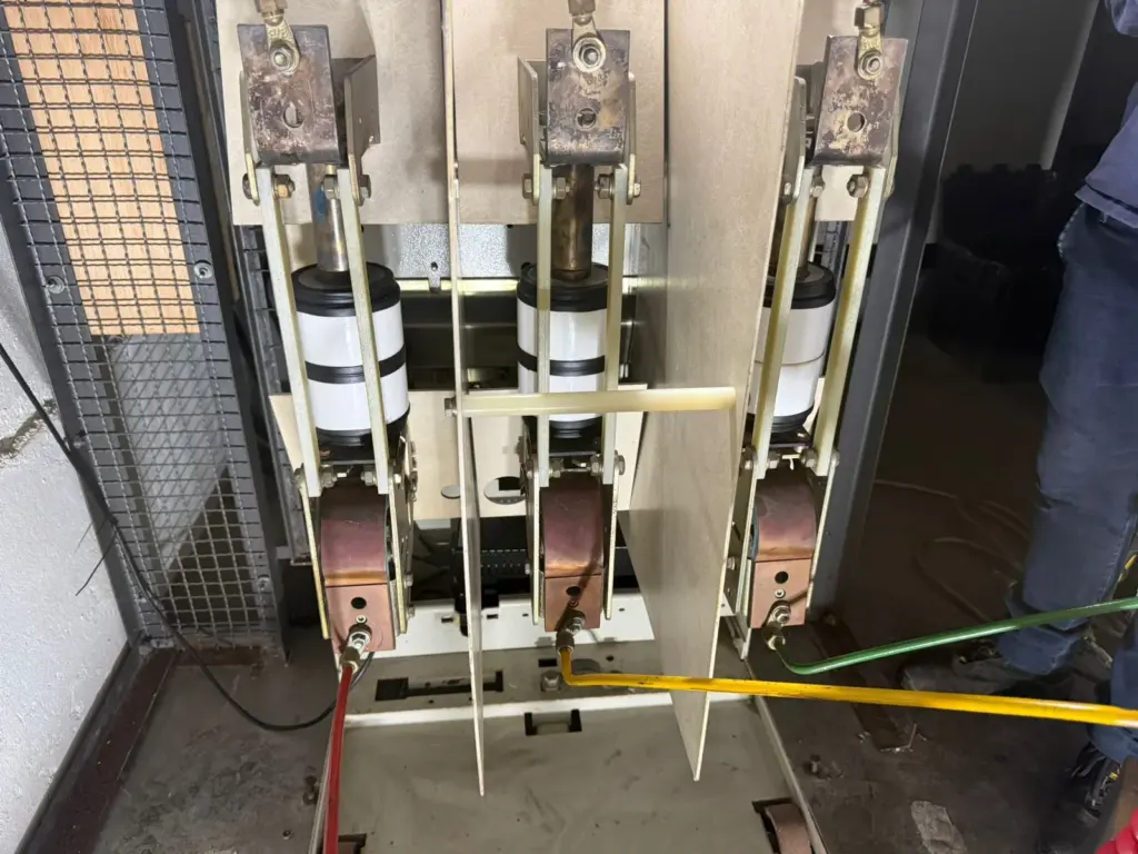 Manutenção elétrica para subestações